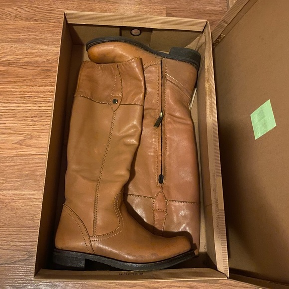 Bussula Leather Boots - Picture 2 of 10